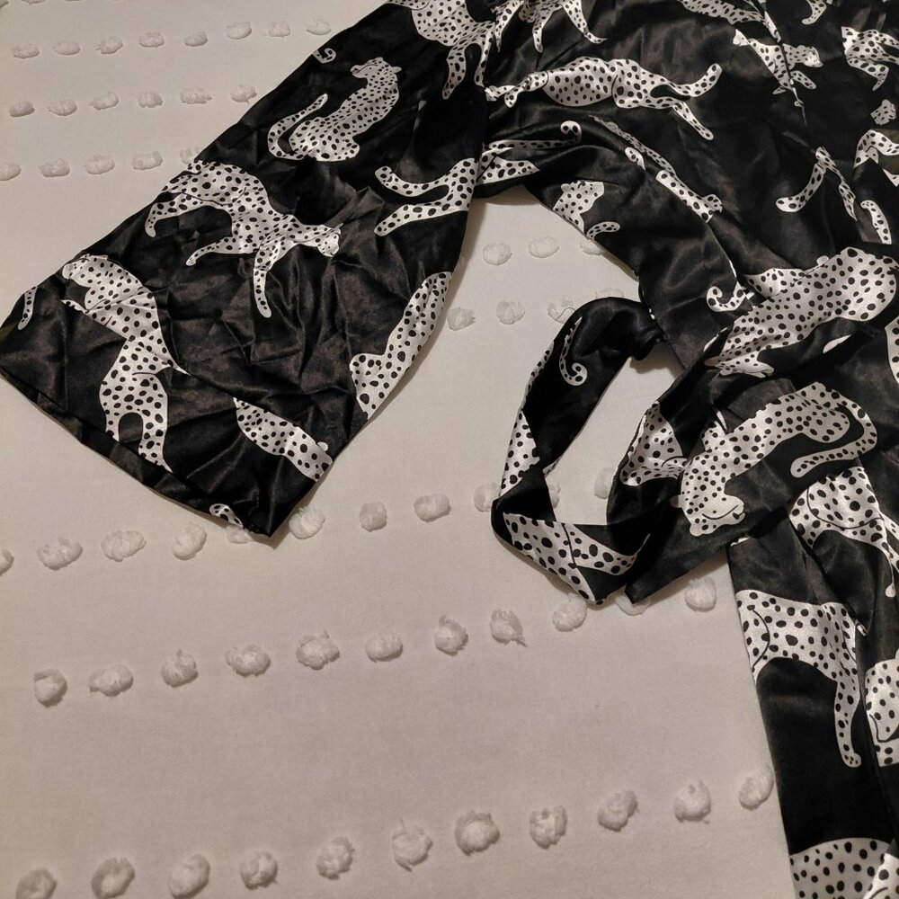 Beautiful Satin Robe! - Picture 2 of 4